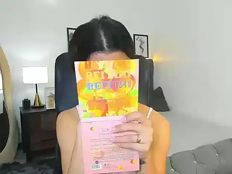 Snapshot of CassieSommereux chatting on October 2025 05:16:02 AM CassieSommereux online show from October 2025 05:16:02 AM