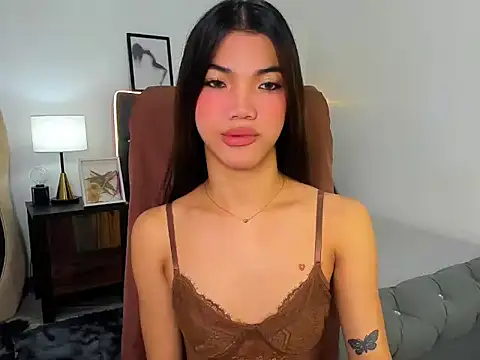 Snapshot of CassieSommereux chatting on October 2025 06:33:01 AM CassieSommereux online show from October 2025 06:33:01 AM