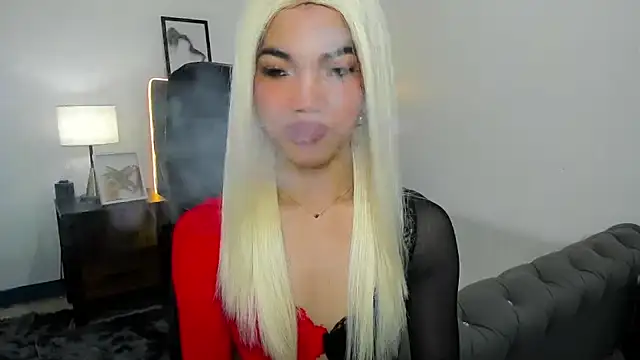 Snapshot of CassieSommereux chatting on October 2025 04:34:02 AM CassieSommereux online show from October 2025 04:34:02 AM