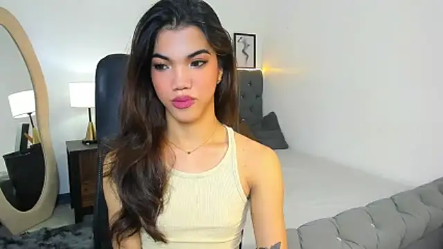 Snapshot of CassieSommereux chatting on October 2025 05:19:02 AM CassieSommereux online show from October 2025 05:19:02 AM