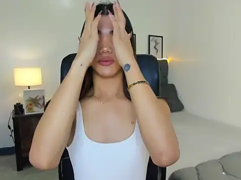 Snapshot of CassieSommereux chatting on November 2025 11:50:01 PM CassieSommereux online show from November 2025 11:50:01 PM