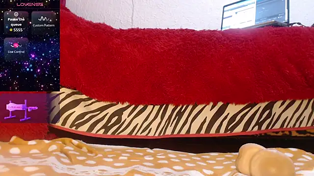 Snapshot of leyla_james_ chatting on October 2025 02:41:02 AM leyla james online show from October 2025 02:41:02 AM