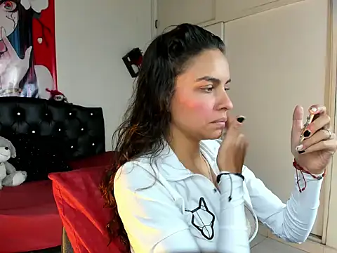 Skylovershot online show from March 2026 07:57:01 PM