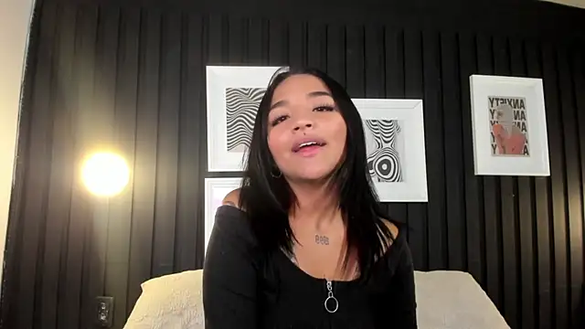 Manelyk evanss  online show from May 2026 06:16:01 PM