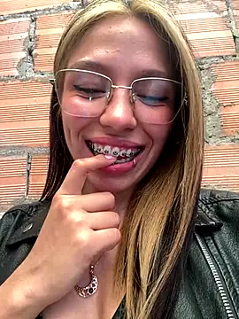 yourrmuse online show from September 2025 09:05:02 PM