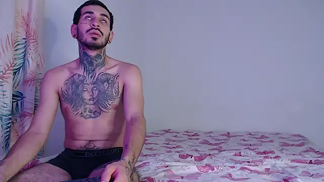 Snapshot of Tyler2y_luna chatting on November 2025 03:40:02 AM Tyler2y luna online show from November 2025 03:40:02 AM