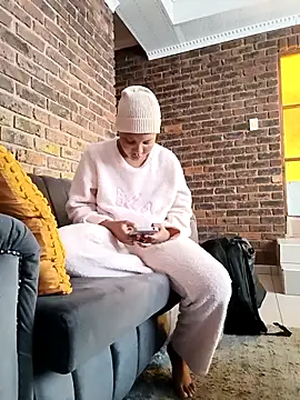 freakynyashXxXx online show from April 2026 06:57:01 AM