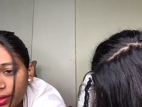 Snapshot of HoleyCoupon chatting on January 2026 03:03:01 PM HoleyCoupon online show from January 2026 03:03:01 PM