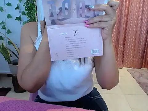 Manuela lara  online show from September 2025 04:07:02 PM