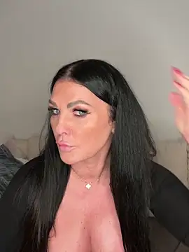 Snapshot of Nola_Luxx-offiziell chatting on December 2025 05:54:01 PM Nola Luxx-offiziell online show from December 2025 05:54:01 PM