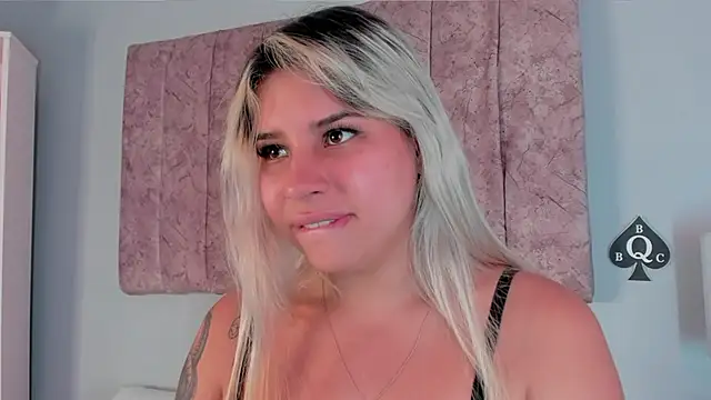 Snapshot of naomi_sanz chatting on November 2025 06:56:02 PM naomi sanz online show from November 2025 06:56:02 PM