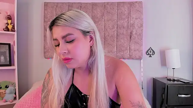 Snapshot of naomi_sanz chatting on February 2026 04:02:01 AM naomi sanz online show from February 2026 04:02:01 AM