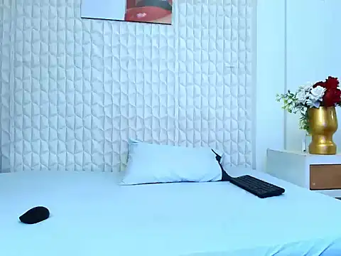 LuigiMarchetti online show from October 2025 07:44:01 PM