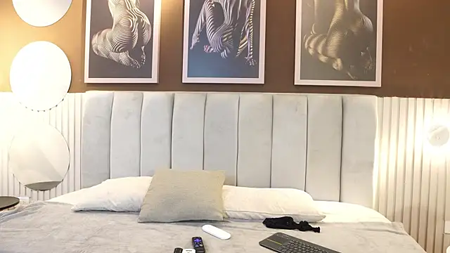 Tayler Kim online show from December 2025 06:24:02 PM