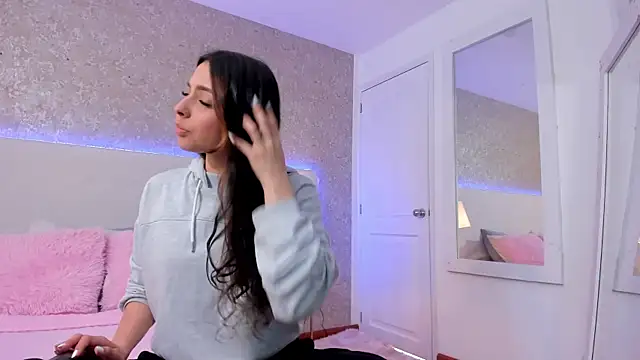 Snapshot of AnniieCooper chatting on March 2026 04:01:01 PM AnniieCooper online show from March 2026 04:01:01 PM