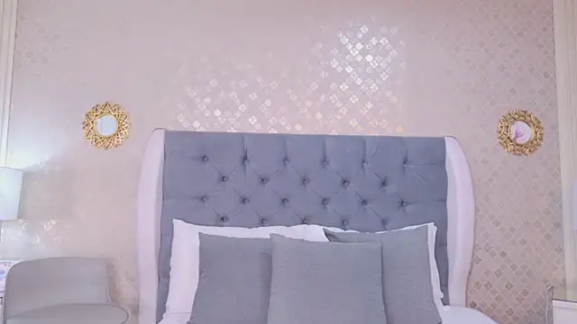 ZoeWilliis online show from May 2026 11:03:02 AM