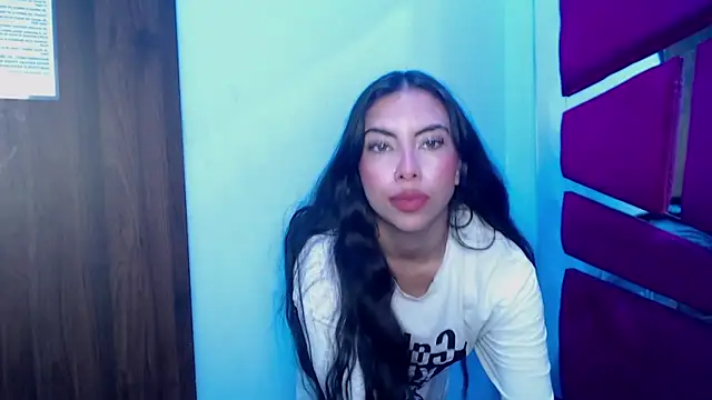 Alana Hott  online show from September 2025 05:30:01 AM