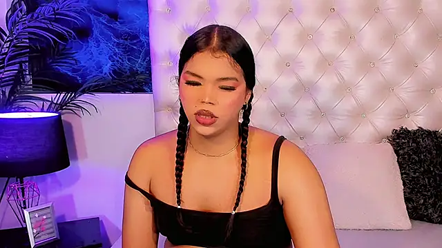 Valeria Swett  online show from May 2026 08:25:02 PM