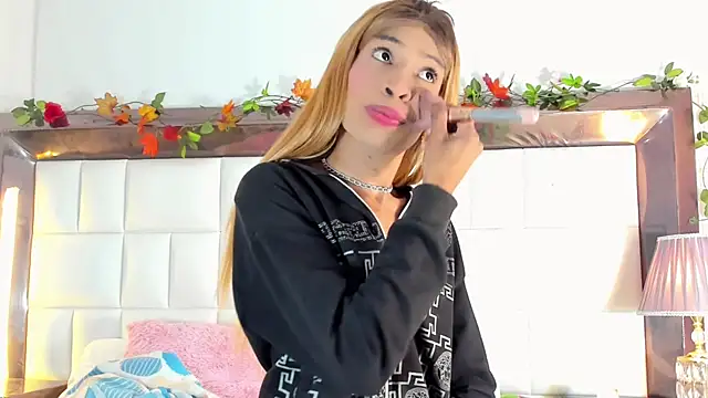 aura-monet online show from September 2025 12:43:02 AM