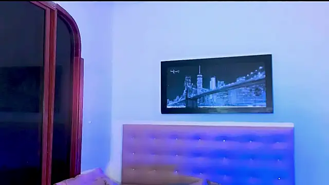 aura-monet online show from December 2025 05:02:02 AM