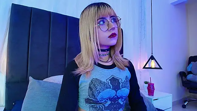 Snapshot of IvyBelle_ chatting on September 2025 11:43:01 AM IvyBelle online show from September 2025 11:43:01 AM