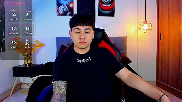 Nicolas James Sc online show from November 2025 01:33:02 PM