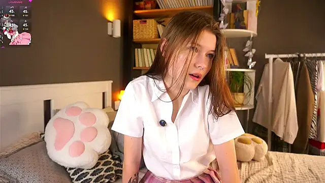 LynHillaire online show from December 2025 11:08:02 AM