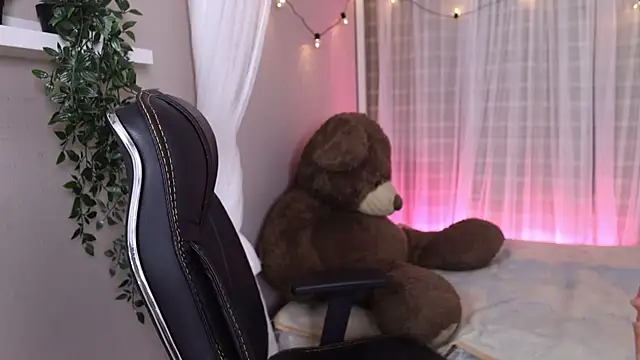 Snapshot of Mystic_blue chatting on November 2025 12:49:01 PM Mystic blue online show from November 2025 12:49:01 PM