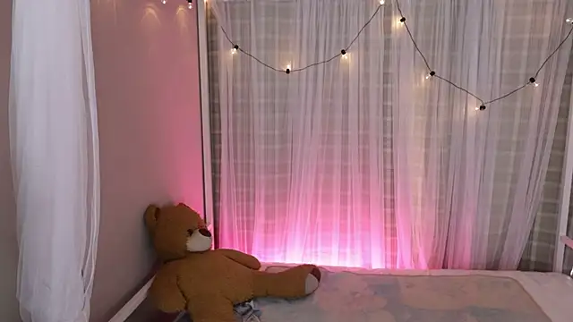 Snapshot of Mystic_blue chatting on November 2025 12:37:01 PM Mystic blue online show from November 2025 12:37:01 PM