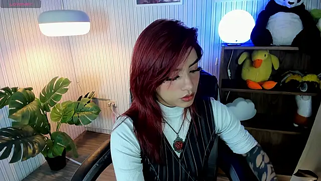 Snapshot of Mystic_blue chatting on December 2025 12:32:01 PM Mystic blue online show from December 2025 12:32:01 PM