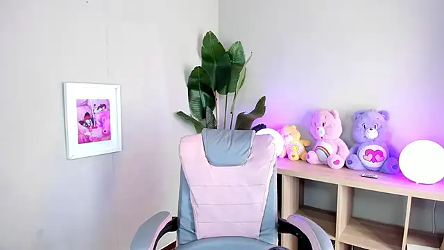 Snapshot of Mystic_blue chatting on January 2026 12:42:01 PM Mystic blue online show from January 2026 12:42:01 PM