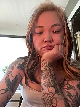 Snapshot of violet_lin chatting on April 2026 10:14:02 PM violet lin online show from April 2026 10:14:02 PM