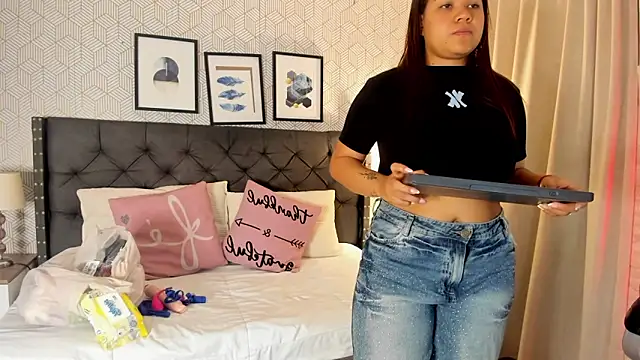 sophie  blare online show from May 2026 12:01:02 PM