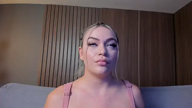 milaowens online show from February 2025 02:57:01 PM