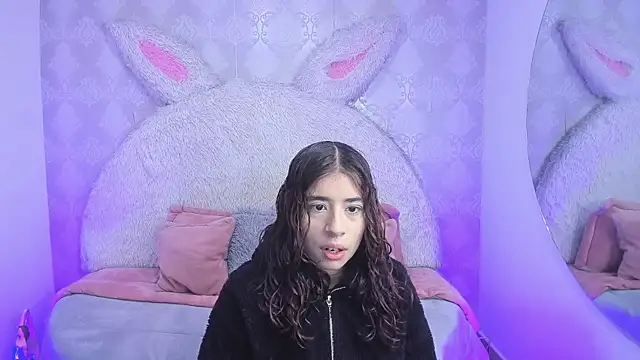 Gaby louse online show from April 2026 07:27:02 PM