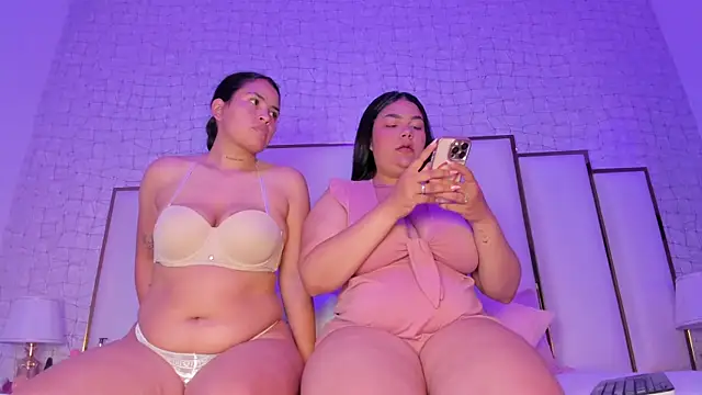 Snapshot of Mia_and_lexy chatting on October 2025 02:32:02 AM Mia and lexy online show from October 2025 02:32:02 AM