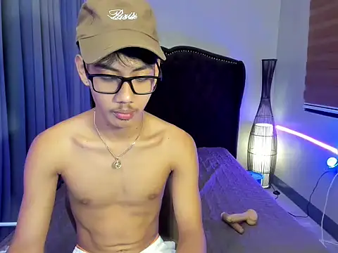 fucking hot2 online show from April 2026 04:01:01 PM