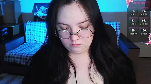 Snapshot of EmillyBones chatting on March 2026 05:08:01 PM EmillyBones online show from March 2026 05:08:01 PM