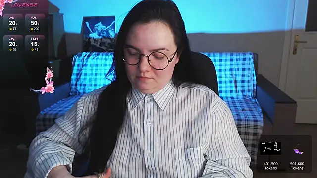 Snapshot of EmillyBones chatting on April 2026 05:21:01 PM EmillyBones online show from April 2026 05:21:01 PM