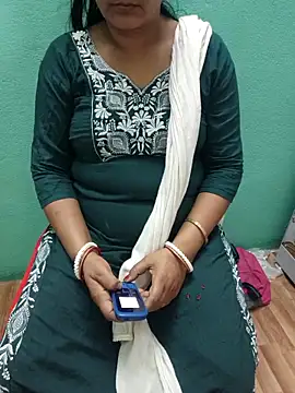 Snapshot of desi_boudi87 chatting on April 2026 03:18:02 AM desi boudi87 online show from April 2026 03:18:02 AM