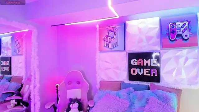 LindaWz  online show from January 2026 04:48:02 AM