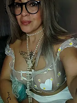 Snapshot of Gatithaaa chatting on October 2025 01:56:01 AM Gatithaaa online show from October 2025 01:56:01 AM