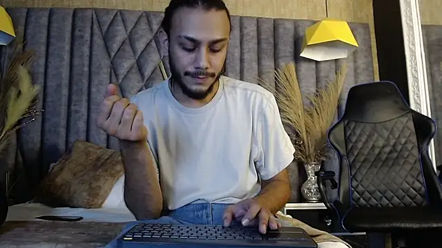 Snapshot of Boss_Domiinator chatting on October 2025 03:04:01 AM Boss Domiinator online show from October 2025 03:04:01 AM