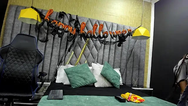 Snapshot of Boss_Domiinator chatting on October 2025 03:20:02 AM Boss Domiinator online show from October 2025 03:20:02 AM