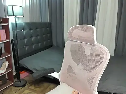 Snapshot of Seductive_Margaux chatting on March 2026 07:15:01 AM Seductive Margaux online show from March 2026 07:15:01 AM