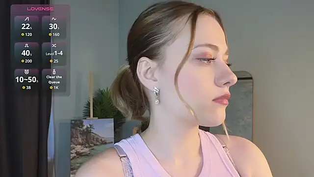 Snapshot of HollieCollelo chatting on November 2025 03:05:02 AM HollieCollelo online show from November 2025 03:05:02 AM