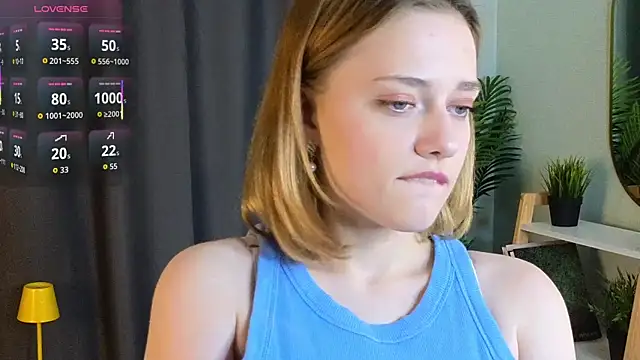 Snapshot of HollieCollelo chatting on November 2025 03:16:02 AM HollieCollelo online show from November 2025 03:16:02 AM