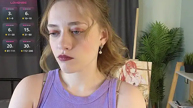 Snapshot of HollieCollelo chatting on November 2025 03:05:02 AM HollieCollelo online show from November 2025 03:05:02 AM