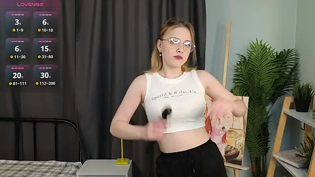 Snapshot of HollieCollelo chatting on November 2025 03:28:02 AM HollieCollelo online show from November 2025 03:28:02 AM