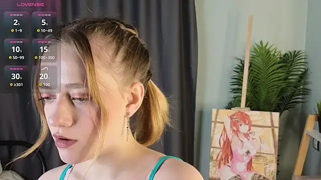 Snapshot of HollieCollelo chatting on December 2025 03:56:02 AM HollieCollelo online show from December 2025 03:56:02 AM